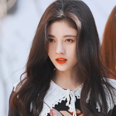 在深渊里凝视她